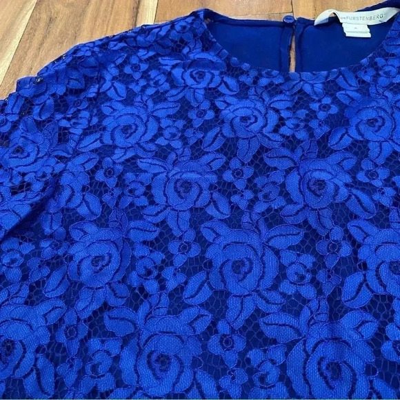 Diane Von Furstenberg Cobalt Blue Lace Top Size 0 EUC - Picture 5 of 13